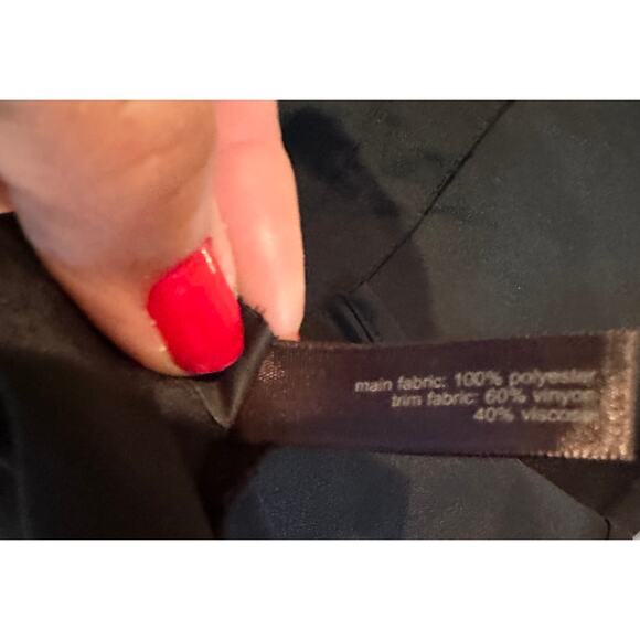 The limited black polyester v-neck blouse lightweight button up size medium - Picture 6 of 6